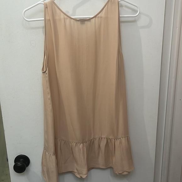 Acrobat silk blush/nude ruffle hem blouse size medium - Picture 2 of 3